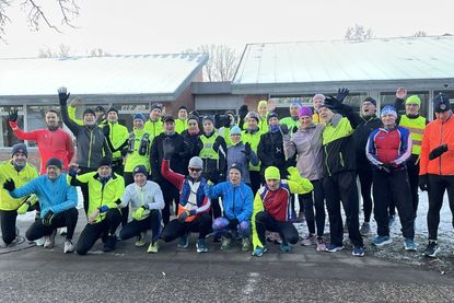Dem winterlichen Wetter zum Trotz trafen sich rund dreißig sportlich Ambitionierte am Sonntag am Rohdehoffplatz in Kiel-Ellerbek, um unter Leitung erfahrener LTV-Läufer für die bevorstehenden Wettbewerbe zu trainieren.