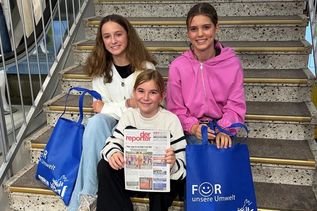 Die Schülerinnen (v. lks.) Emily, Sunny und Liv arbeiteten einen Tag in Neustadt für den guten Zweck.