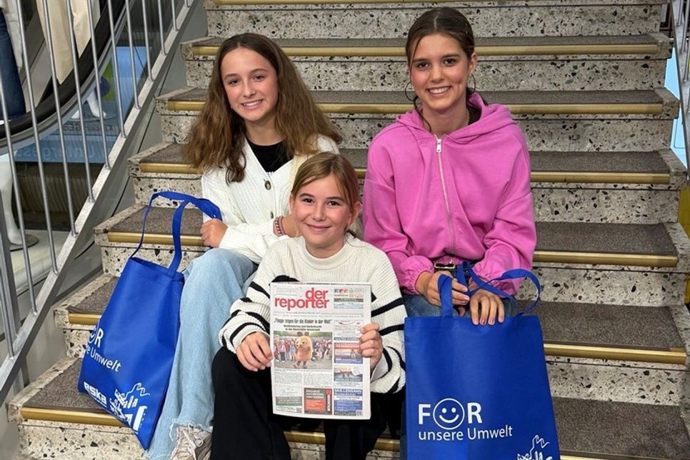 Die Schülerinnen (v. lks.) Emily, Sunny und Liv arbeiteten einen Tag in Neustadt für den guten Zweck.