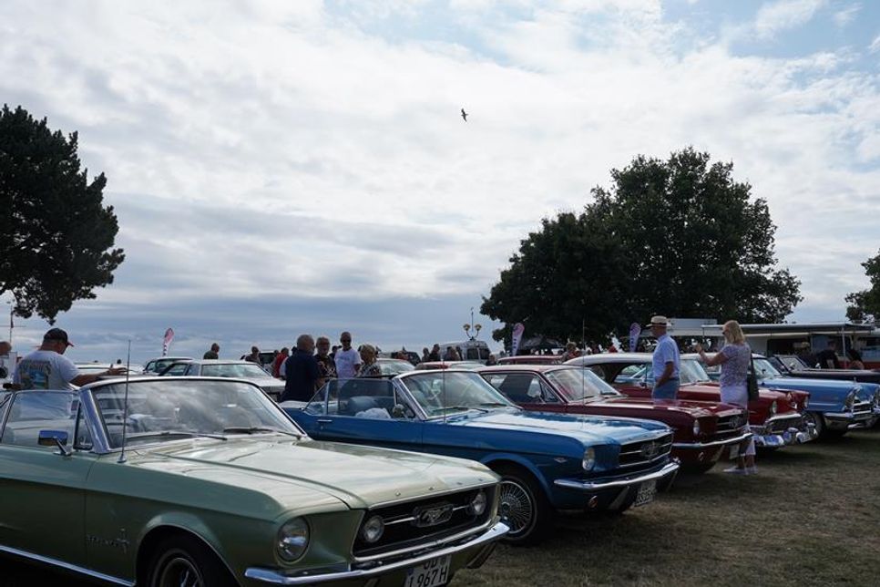 Über 140 US-Autos und Oldtimer konnten am vergangenen Samstag beim „Beach and Roll Charity-Day“ bestaunt werden.