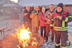 Haben mitgeholfen, das Fest auf die Beine zu stellen (v.l.): Norbert Schöning (SV Kasseedorf), Brunhilde Bendfeldt (Schwentine-Schützen), Marita Jessen (DRK-Ortsverein), Bürgermeister Mario Bielarz und Ortswehrführer Andreas Scharrenberg.