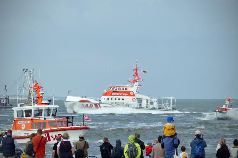 Ihren beliebten Tag der Seenotretter begeht die DGzRS in diesem Jahr zum 27. Mal mit Vorführungen, Besichtigungen, Mitfahrten und vielen Gesprächen.
