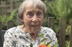Irene Lucanus nahm am Freitag viele Blumen und Glückwünsche entgegen.