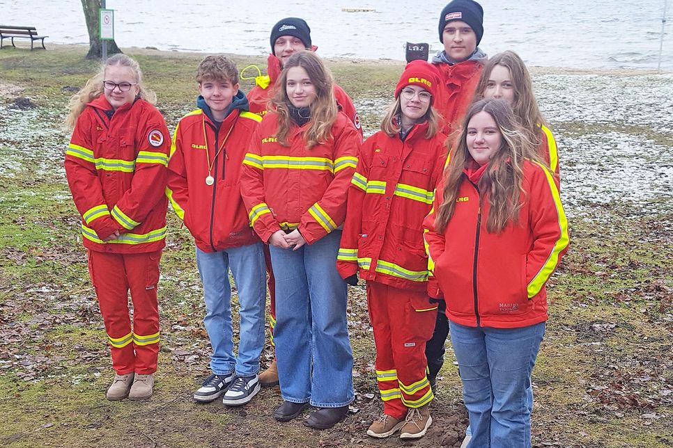 Die „JETis“ der DLRG Hutzfeld-Bosau hatten nicht nur beim Event geholfen, sie stürzten sich auch in die kühlen Fluten, waren aber schnell wieder aus dem Wasser.