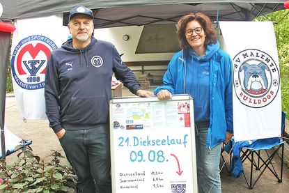 Neben den sportlichen Angeboten beim Bürgerfest haben der TSV- Vorsitzende Michael Wenzel und die Kassenwartin Anja Heusser für den Diekseelauf geworben.