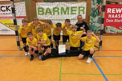 Mit 12 Punkten konnten die Jungen damit den ersten Platz belegen und treten nun am 3. Dezember gegen die GS Ratekau, die GS Fehmarn und die GS Pansdorf um den Titel des Kreismeisters an.