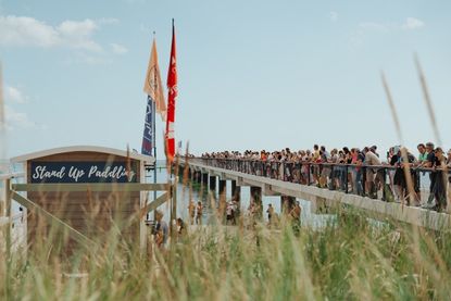 Das Seebrückenschwimmen zog zahlreiche Zuschauer an. (Foto: Tourismus-Agentur Lübecker Bucht, Joelle Dörnath)