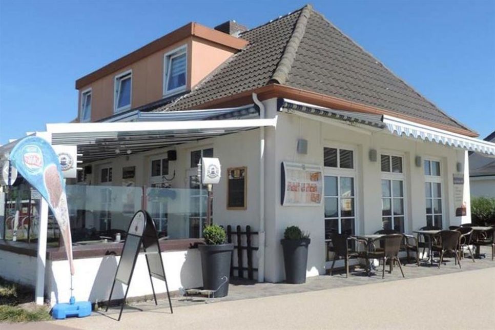 Mehr Meer geht nicht - das Bistro liegt in traumhafte Lage direkt am Strand.