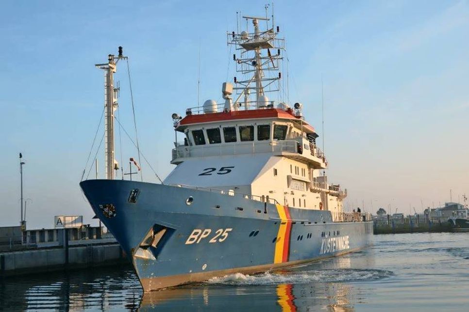 Das Sanitätsteam der „Bayreuth“ unterstützte die Rettungsaktion der 69-Jährigen.