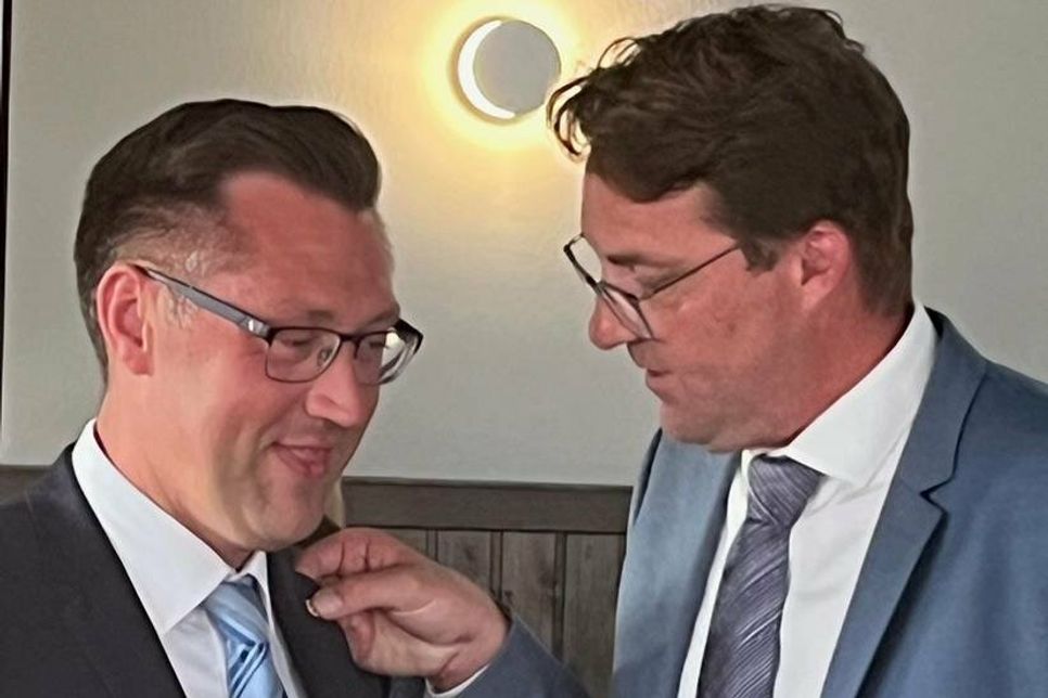 Harm Hoffmann (re.) übergab das Päsidentenamt an seinen Nachfolger Alexander Wengelewski.