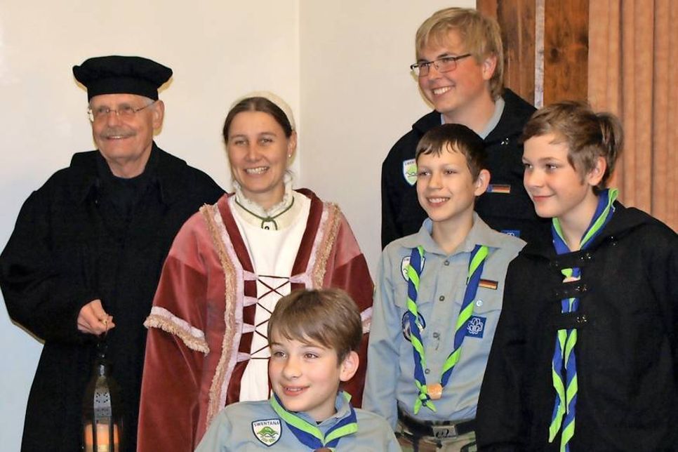 Seit einigen Jahren begleitet „Herr Luther mit seiner Ehefrau“ die Veranstaltung und macht damit den Nachmittag für viele Kinder unvergessen. (Foto: A. Hüttmann)