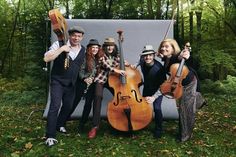 Mit ihrem passionierten und hoch virtuosen Spiel packt die Band ihr Publikum emotional jedes Mal aufs Neue – von zarter Melancholie bis hin zu absoluter Hochstimmung.