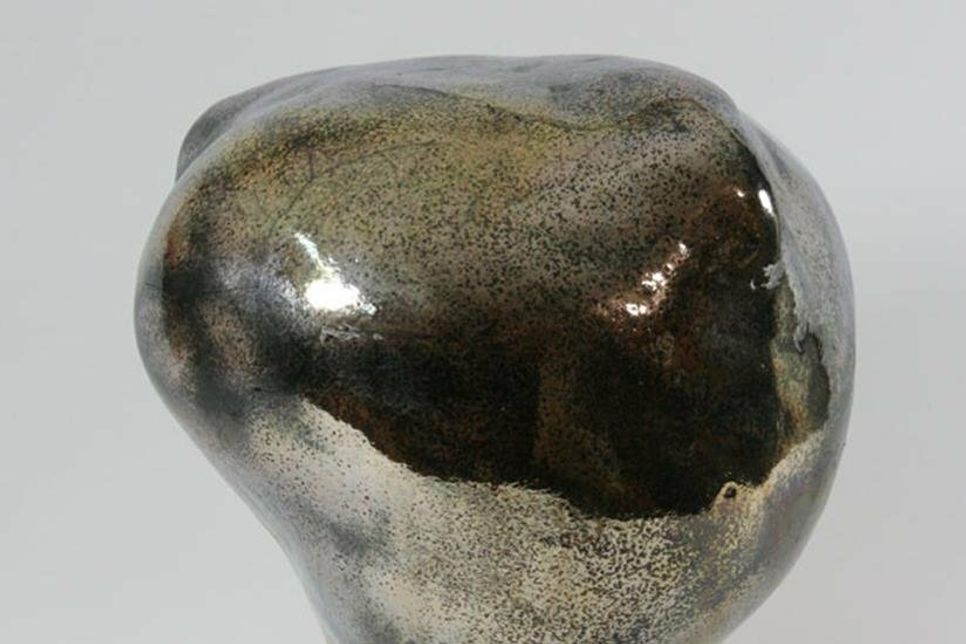 Aus Tiermotiven entwickelt der Kieler Keramiker und Bildhauer Jens Rahn seine Objekte, wie hier den „großen Herrscher“.