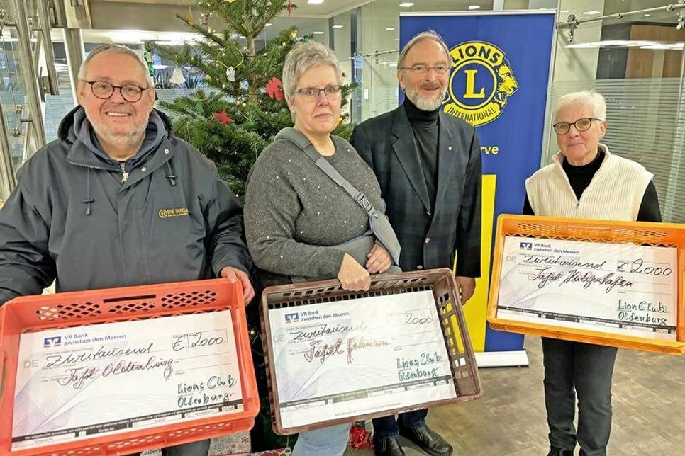 Jörg Zander, Tafel Oldenburg; Angelika Fleth, Tafel Fehmarn; Werner Zeiss, Lions Club Oldenburg; Monika Knoepfle, Tafel Heiligenhafen
