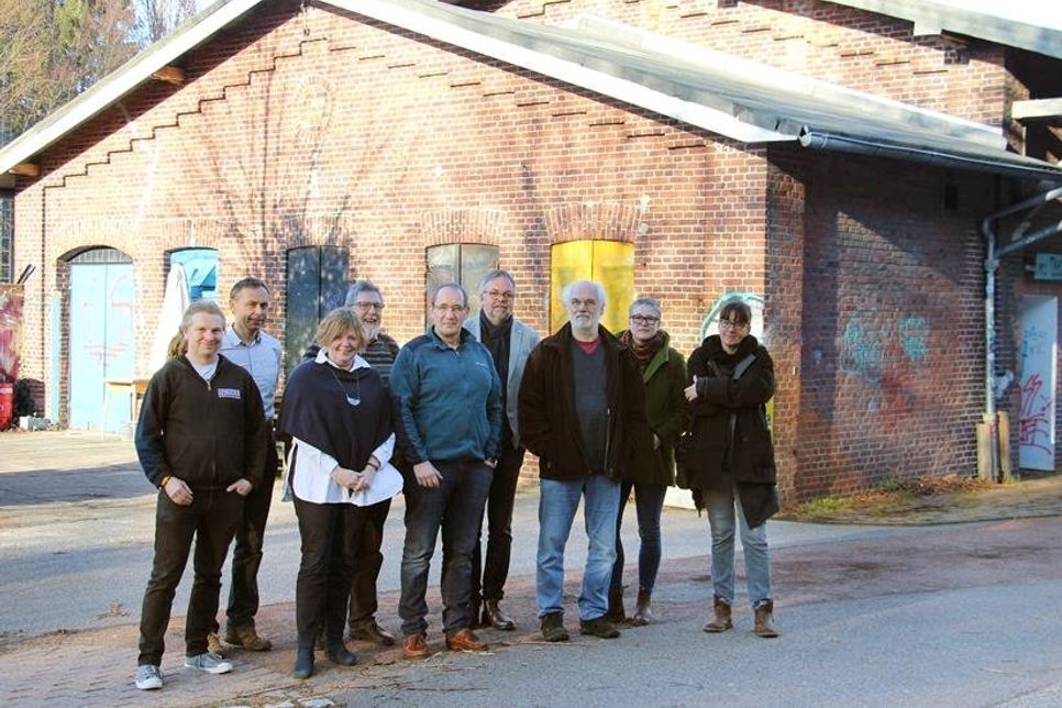 Die umwelt- und kulturpolitische Sprecherin der Fraktion Bündnis 90/die Grünen im schleswig-holsteinischen Landtag Marlies Fritzen (3. v. lks.) besuchte im Rahmen einer Rundreise auch die Kulturwerkstatt Forum.