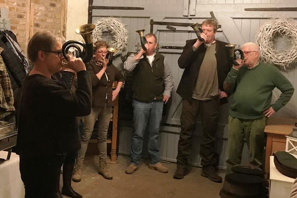 Umrahmt wurde die Versammlung durch den Auftritt der Jagdhornbläser.