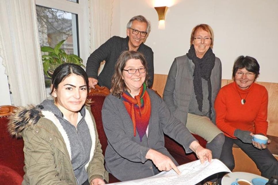 Die künftigen Bewohner*innen freuen sich auf Platz für Privatheit und viel Raum für Begegnung und Gemeinschaft, wie hier im ehemaligen Speisesaal.