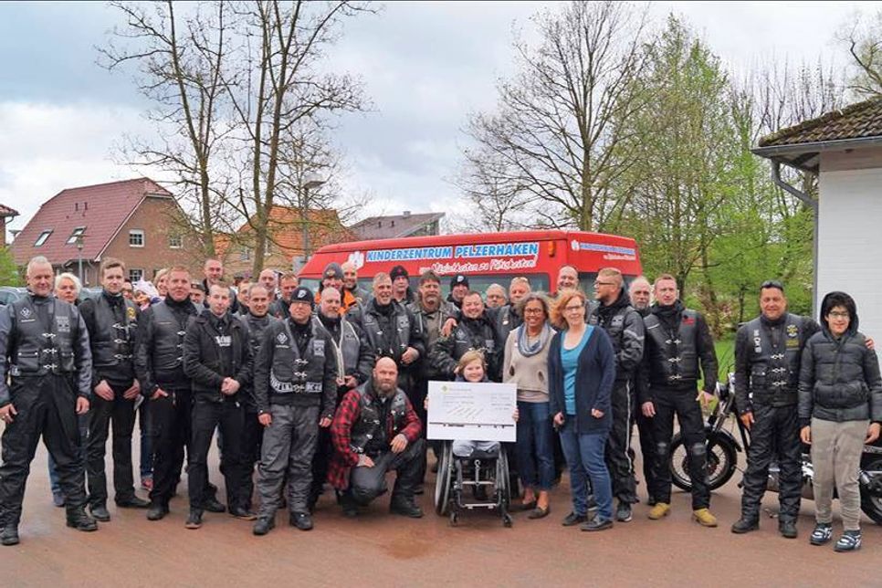 Motorradfahrer überreichten großzügige Spende.