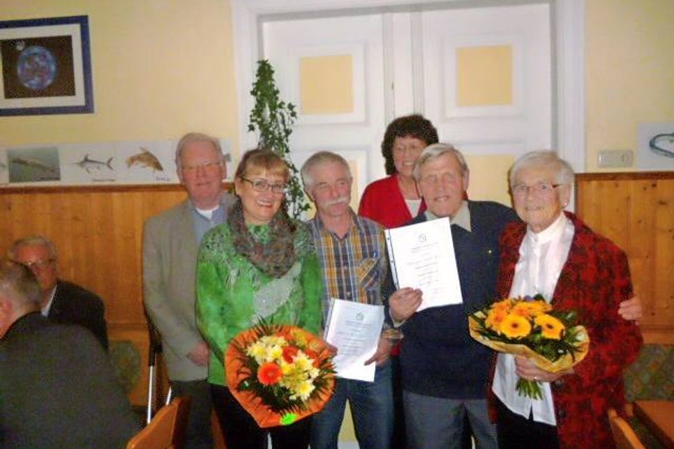 Helmut Wieske, Gabriele und Joachim Lux, Rosemarie Pommerening, Norbert und Hiltburg Janzen (v. lks.).