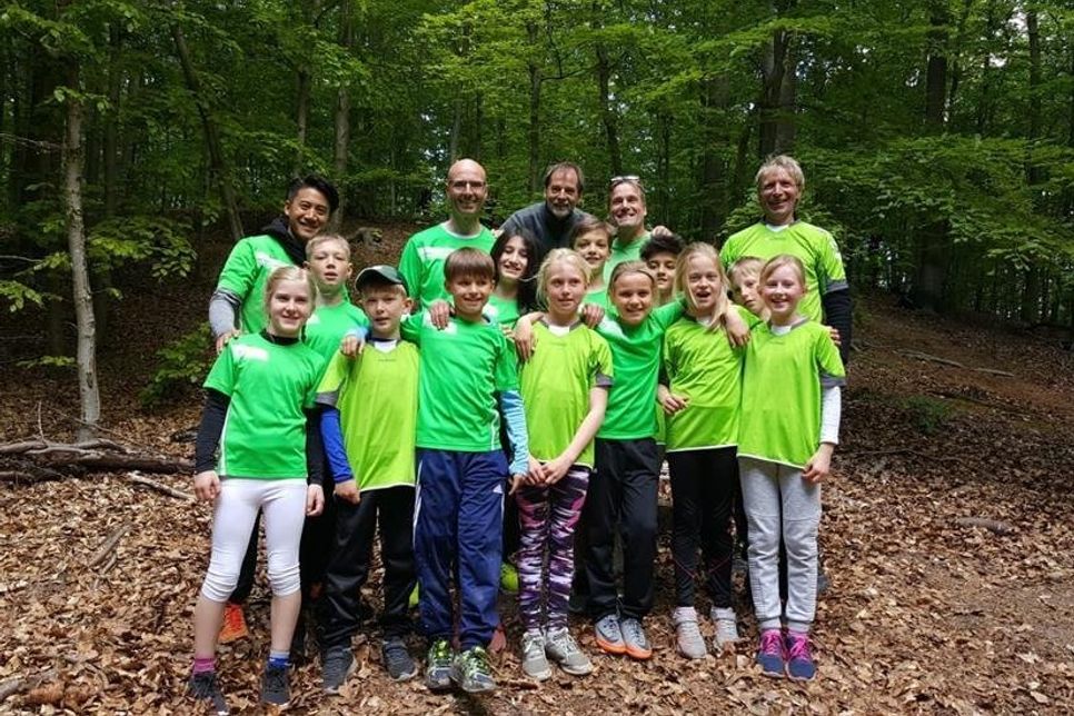 Die Grund- und Gemeinschaftsschule Lensahn qualifizierte sich zum 13. Mal in Folge für die Landesmeisterschaften, die am 15. Juni auf Helgoland ausgetragen werden. Bei bestem Laufwetter starteten die Lensahner mit zwei Mannschaften. Nach einer Laufzeit von insgesamt 3 Stunden und 20 Minuten gewannen die Läufer der ersten Mannschaft das Rennen und freuen sich auf die Reise zur schönen Nordseeinsel. (red)