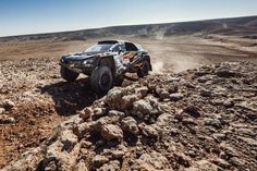 Schwierige Wegfindung und Wechsel aus Tempo-Pisten, schmalen Pfaden und Dünen zum Abschluss der ersten „Dakar“-Woche für Pilot Scheich Khalid Al-Qassimi und Beifahrer Dirk von Zitzwitz. Foto:  MCH Photo