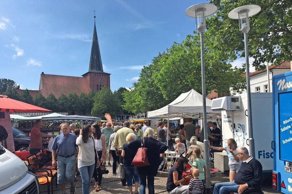 Die Innenstadt war zum Themen-Wochenmarkt rappelvoll.