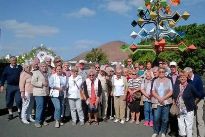 Lanzarote. Derzeit genießt eine Reisegruppe von Möller Reisen das wunderbare Wetter auf der kanarischen Insel Lanzarote und sendet von der letzten Station vor dem Haus von Cesar Manrique herzliche Grüße an die Daheimgebliebenen. (gm)