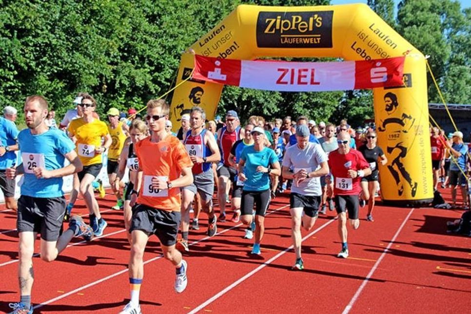 Start zum 13 km-Lauf in Schönberg.