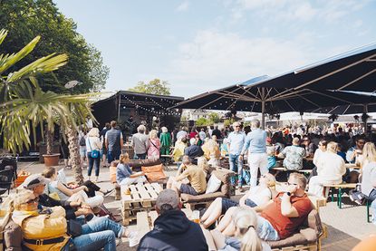 Das PfingsTON-Festival findet vom 6. bis 9. Juni mit zwei Live-Bühnen in Scharbeutz statt.