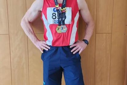 Bei den Deutschen Leichtathletik Meisterschaft der Masters in Gotha gewann Jens Petersen vom TSV Grömitz die Silbermedaille über 400 Meter in der Altersklasse M60. Mit der Startgemeinschaft Ostsee lief er in der 4x100 Meter Staffel der M60 mit über zwei Sekunden Vorsprung nicht nur zu einem neuen schleswig-holsteinischen Landesrekord, sondern auch zum Sieg und konnte somit auch eine Goldmedaille erringen. (red)