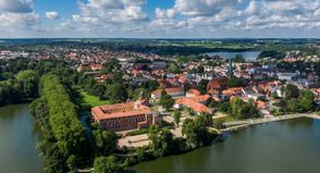 Welche Beziehung der Eutiner Schlossgarten zu der Freimaurerloge „Zum Goldenen Apfel“ hat, verrät der Vortrag von Uwe Muchow.