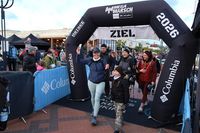 Geschafft: Im Zielbereich wurden die Wandernden begeistert empfangen.