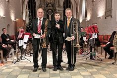 Frau Sabine Hettich ehrte die Posaunisten Herrn Stefan Lindner und Herrn Karsten Kuczewski in einem kleinen Festakt mit der goldenen Bläsernadel.