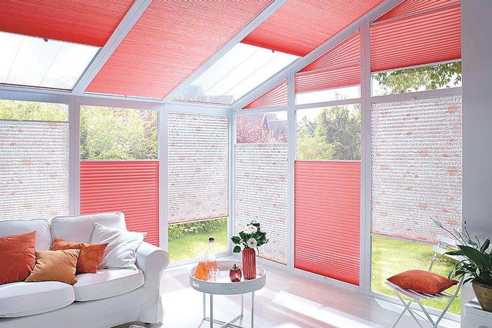 Ein erfahrenes Team aus Raumausstattern und Raumausstatterinnen ku¨mmert sich um den Insekten-, Sicht- und Sonnenschutz sowie Gardinen und Dekorationen.