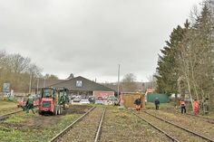 Der Verein Schienenverkehr hat die Haltestelle in Lütjenburg  einer gemeinschaftlichen Pflegeaktion unterzogen
