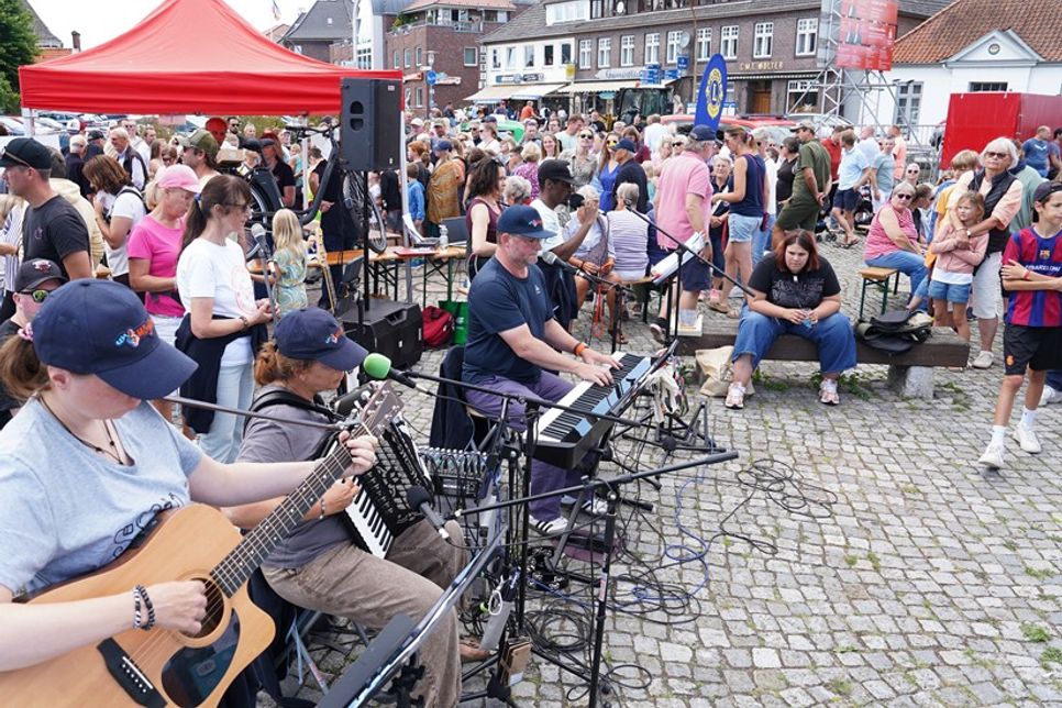Für beste Stimmung am Hafenbecken sorgte die Inklusionsband „unMöglich 2.0“.
