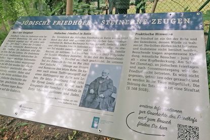 Die Info-Tafel gibt Auskunft und soll zu weitergehender Beschäftigung anregen.