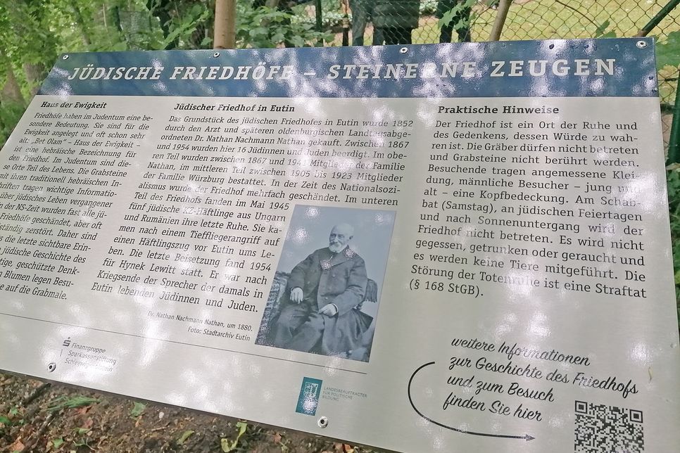 Die Info-Tafel gibt Auskunft und soll zu weitergehender Beschäftigung anregen.