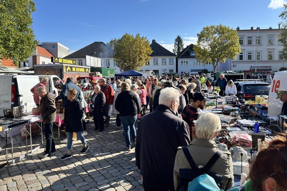 Das strahlende Herbstwetter lachte mit den fröhlichen Besucherinnen und Besuchern um die Wette.