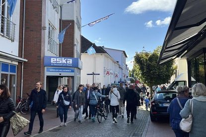 In den teilnehmenden Geschäften konnte man auch mit D-Mark bezahlen.