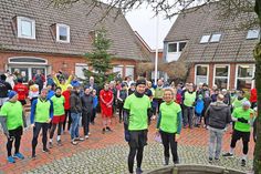 Lauftreffbetreuer Torben Brade und Lauftreffleiterin Christine Simonsen freuten sich über die große Teilnehmerzahl beim Silvesterlauf.