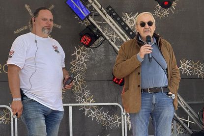 Moderator Philipp Dietmayer (lks.) mit Engelbert von Nordhausen, der Synchronstimme von Samuel L. Jackson.