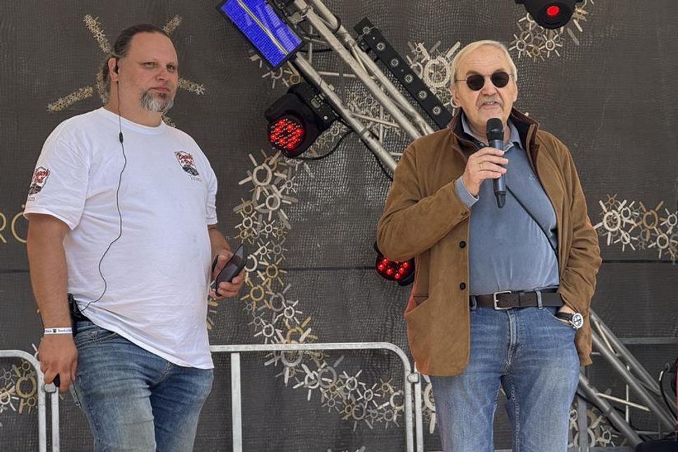 Moderator Philipp Dietmayer (lks.) mit Engelbert von Nordhausen, der Synchronstimme von Samuel L. Jackson.