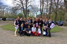 Beusloe. Bereits zum dritten Mal fand der offene Brodauer Damen-Vierer statt. Es haben Gäste aus den Golf Clubs Aukrug, Sachsenwald, Stolper Heide, Timmendorfer Strand,  Süllfeld, Curau, Lübeck Travemünde, Grambek und Scharbeutz teilgenommen. Gespielt wurden die ersten neun Bahnen ein Vierball und die Bahnen 10 bis 18 ein Chapman-Vierer. Neben einer Rundenverpflegung inklusive Kuchenbuffet, vielen gesponserten Preisen und einem kleinen Beautysalon in Loch 19 endete das Turnier mit einem gemeinsamen Essen. Bruttosieger wurden Steffi Buhtz und Dr. Beatrice Marathon mit 86 Schlagen, Nettosieger A Sonja Gmelin und Anke Gläser mit 72 Schlagen,  Nettosieger B Marlies Kids und Claudia Nielsen mit 40 Stablefordpunkten. (red)