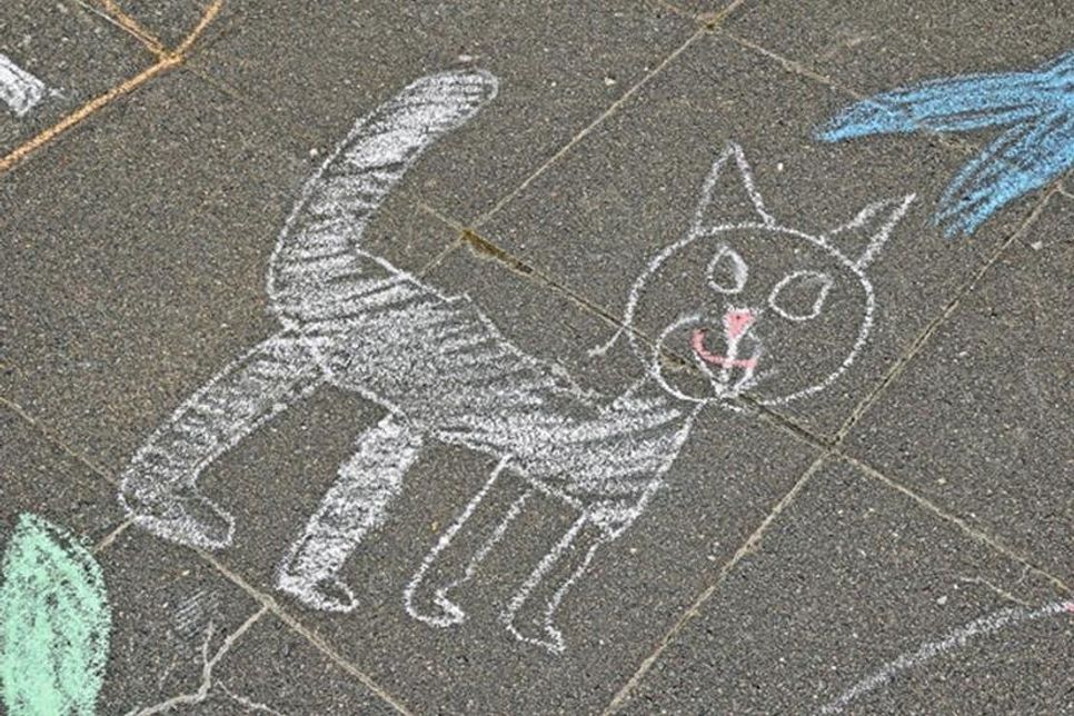 Die Malereien auf dem Plattenbelag des Schwentineplatzes gehen ab 15 Uhr in die Bewertung. Wer wird um 16 Uhr zu den glücklichen Siegern zählen?