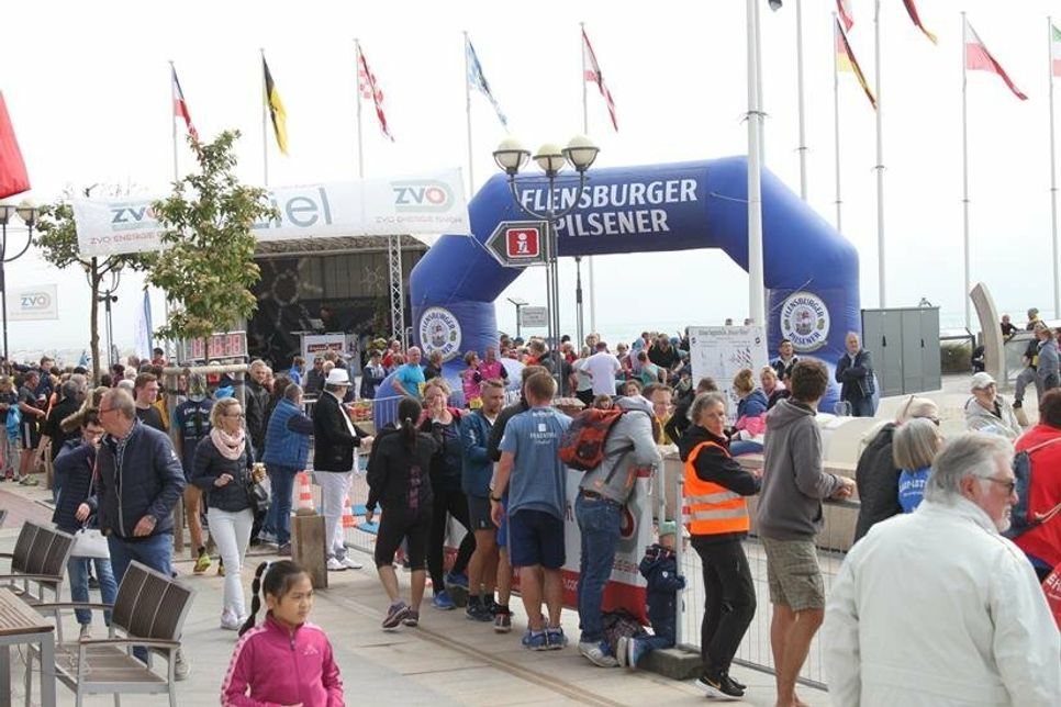 Dreh und Angelpunkt ist der Seebrückenvorplatz in Grömitz.