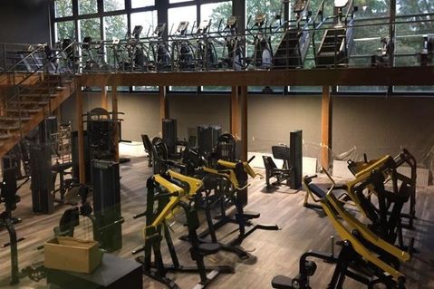 Bei EasyFitness müssen sich Trainierende nicht zwischen einem günstigen Preis, einem hochwertigen Trainingsangebot oder einem stylishen Studioambiente entscheiden - hier können sie alle Vorteile auskosten.