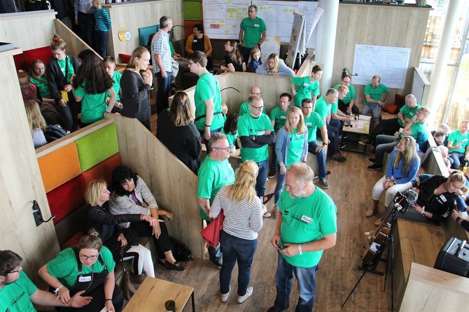 Gespannte Stimmung vor der Verkündung der Siegerteams.