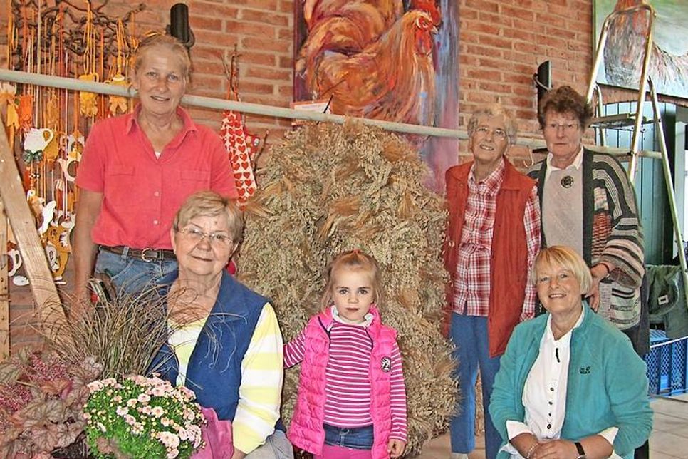 Diese prachtvolle Erntekrone wurde auf dem Ziegelhof von Wiebke Mougin und ihren Helferinnen gebunden.