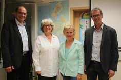 Die Geschäftsführer Martin Liegmann (lks.) und Henning Reimann mit der 1. Vorsitzenden Mechtild Piechulla (2. v. re.) und Schriftführerin Gisela Bähnk.